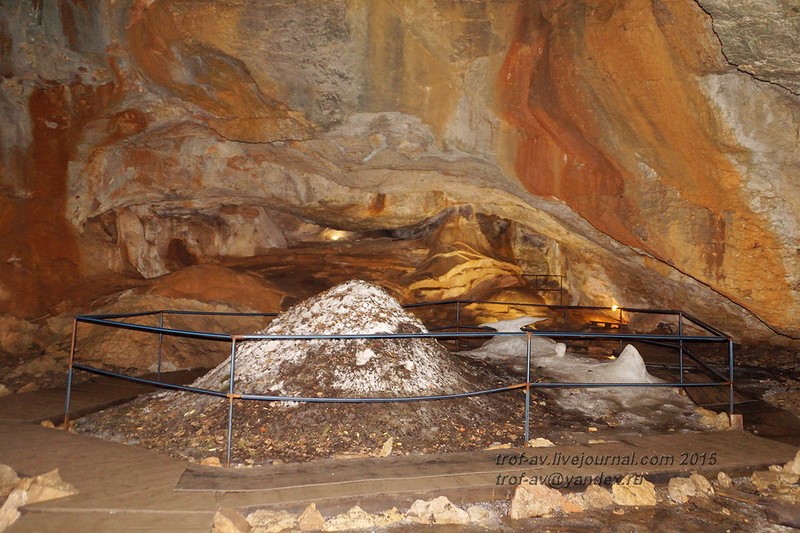 Рис. 4. Подземные льды в пещере &#171;Ледовая&#187;, Горный Крым. Фото с электронного ресурса (http://trof-av.livejournal.com/84409.html)