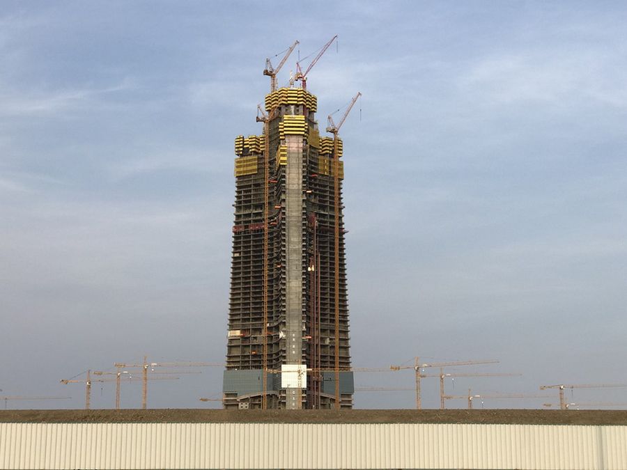 Рис. 3. Строительство башни &#171;Джидда&#187; высотой более 1&nbsp;км в Саудовской Аравии&nbsp;[11]