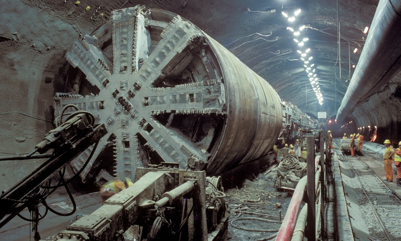 Рис.&nbsp;10. Тоннелепроходческий комплекс, использованный при строительстве железнодорожного тоннеля под Ла-Маншем [18]