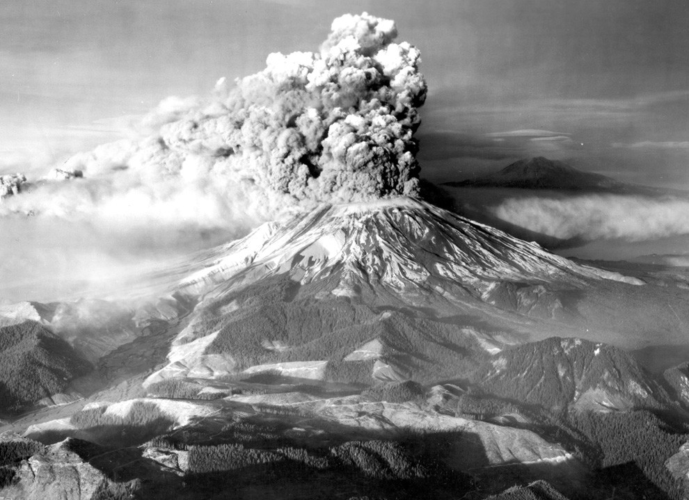 Рис. 11. Извержение вулкана Сент-Хеленс 18&nbsp;мая 1980&nbsp;года&nbsp;[8]