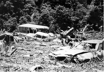 Рис. 3. Машины, разрушенные в сентябре 1987&nbsp;года в результате&nbsp; селевого потока в венесуэльском городе Рио-Лимон&nbsp;[18, 27]
