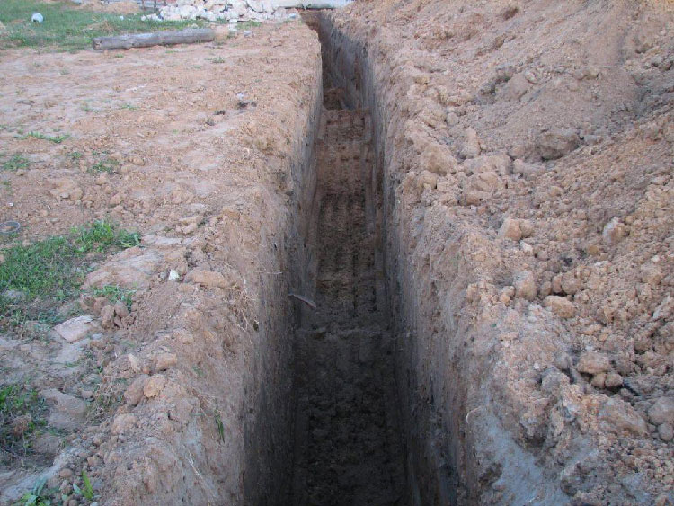 Рис.&nbsp;3. При строительстве канализационного сооружения важна устойчивость стенок траншеи, выкопанной для укладки труб&nbsp;[1]