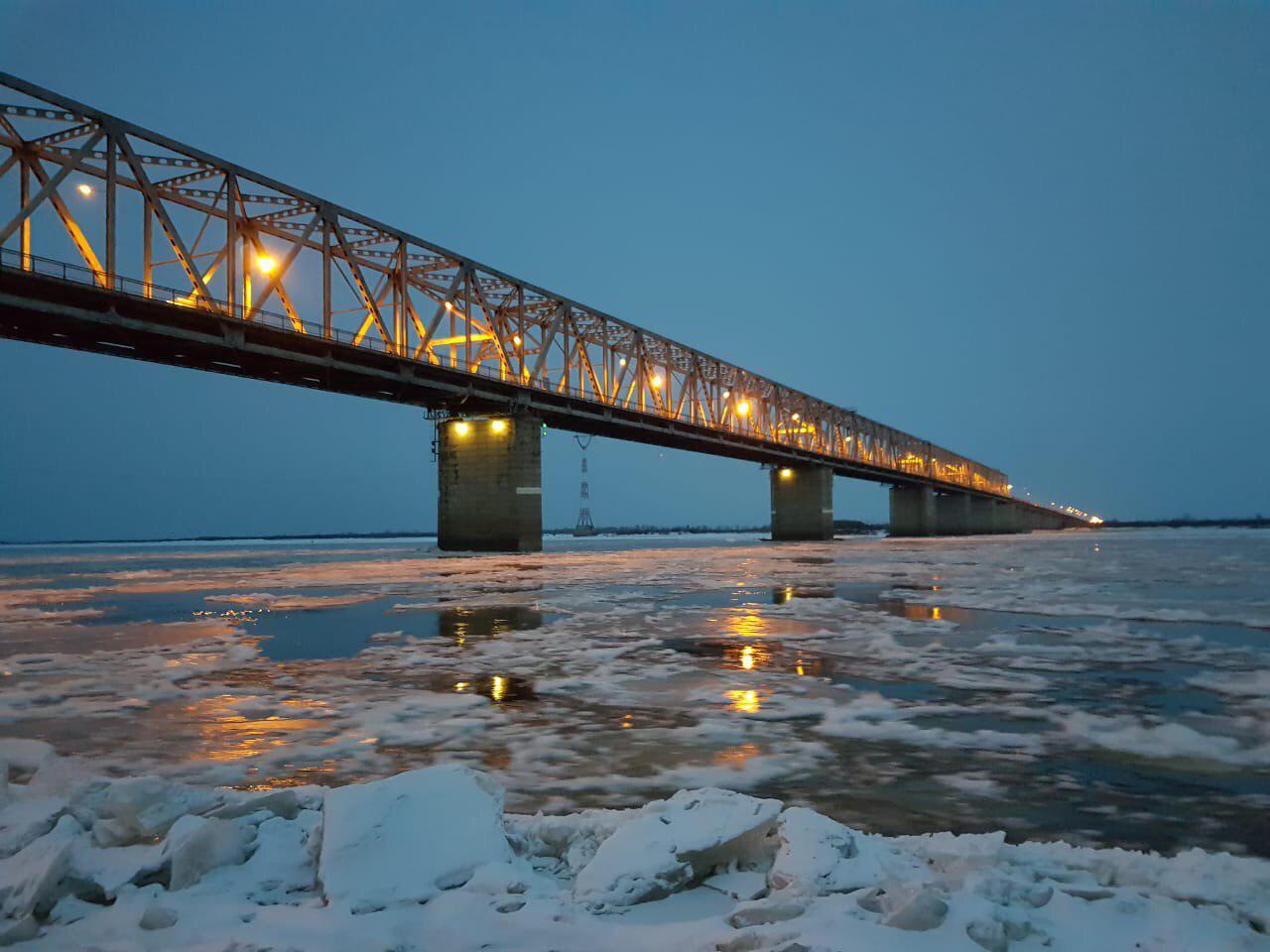 Мост на реке амур