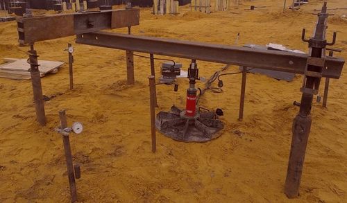 О механизме деформирования грунтов в основании жесткого штампа под нагрузкой