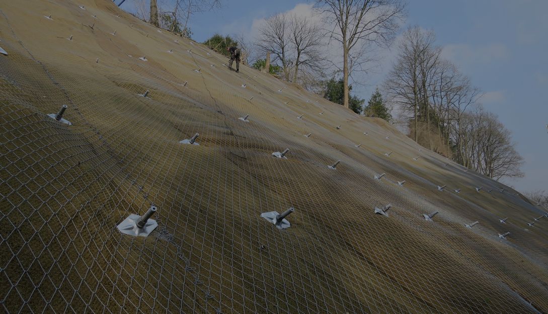 Укрепление склонов конструкциями типа «нагель+сеть»: дорого нельзя дёшево!