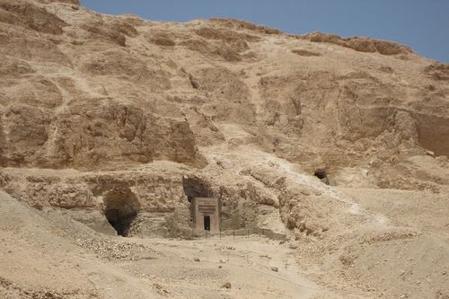 Интересные аномалии удельного электрического сопротивления рядом с погребальной камерой Тутанхамона