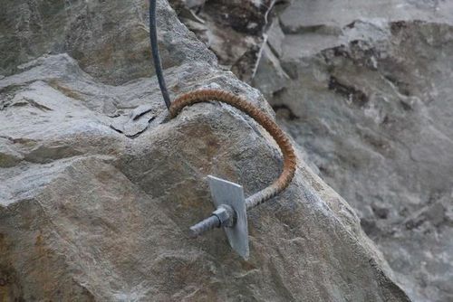 О повреждениях анкерных болтов в фундаментах сооружений инженерной защиты от склоновых процессов