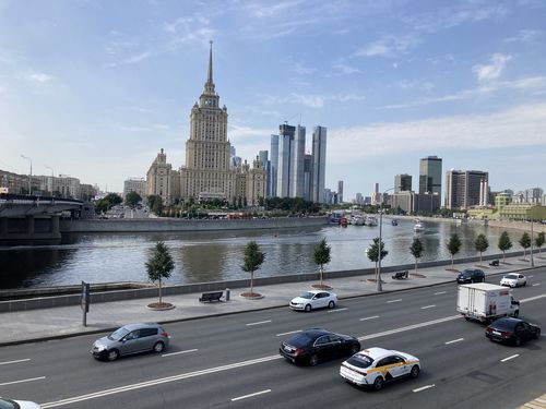 Ретроспективный подход к определению генезиса воронок на земной поверхности (на примере Троицкого и Новомосковского округов, г. Москва)