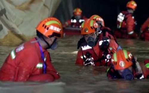 Прорыв воды в тоннель «Шицзиншань» во время строительства (г. Чжухай, провинция Гуандун, Китай)