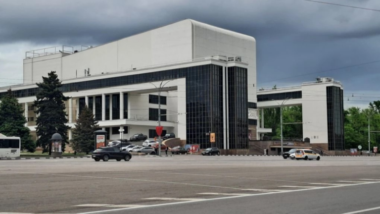 Театр-трактор -в Ростове-на-Дону